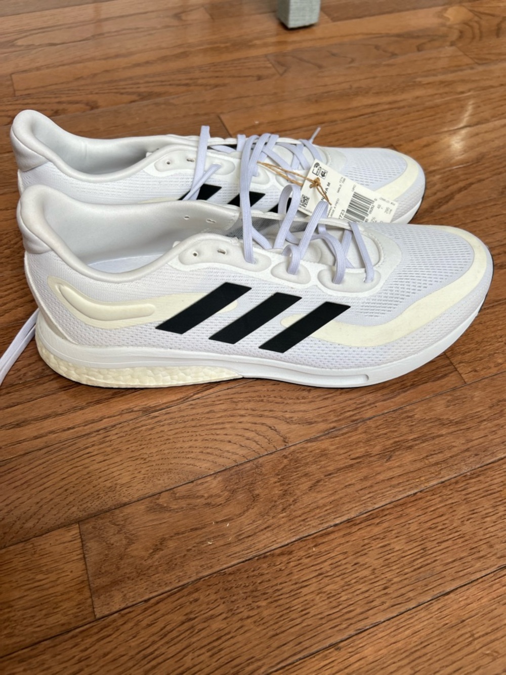 NWT Men’s adidas supernova White and Black Lightweight Running Shoes